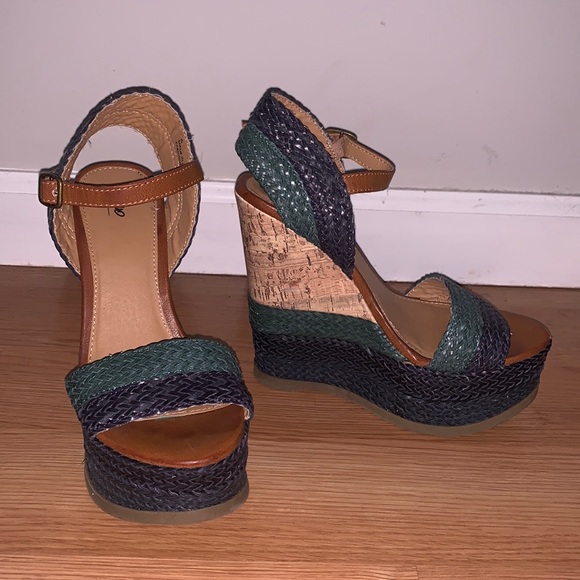 Cute Teal Wedges - Picture 2 of 3